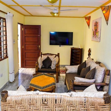 Apartmenthaus Salama Villen In Diani Диани-Бич Экстерьер фото